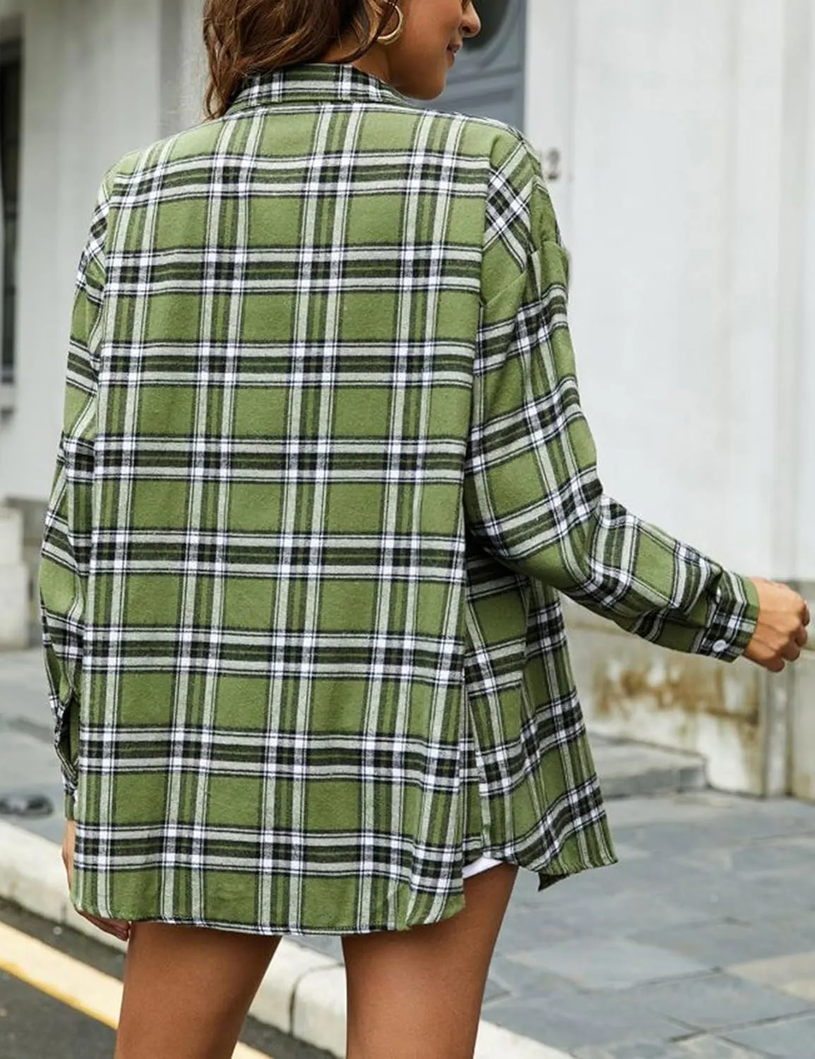 Womens Oversized Flannel Plaid Shirts Casual Button Down Blouse Tops with Pockets