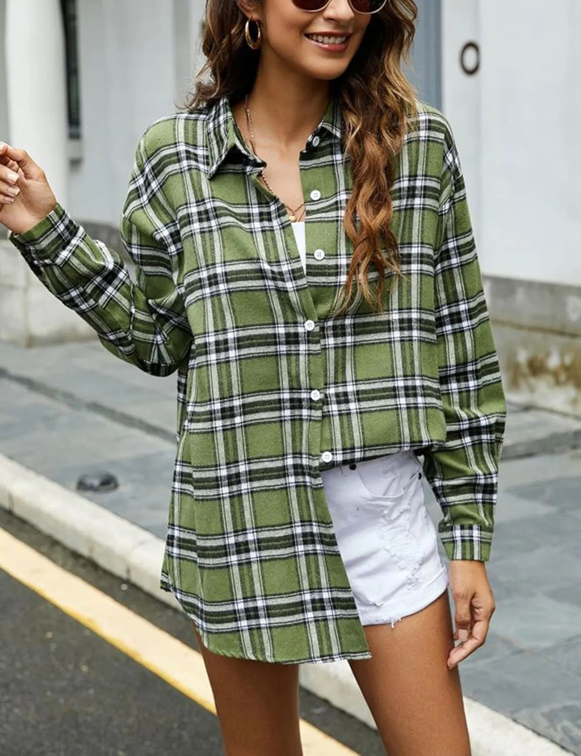 Womens Oversized Flannel Plaid Shirts Casual Button Down Blouse Tops with Pockets
